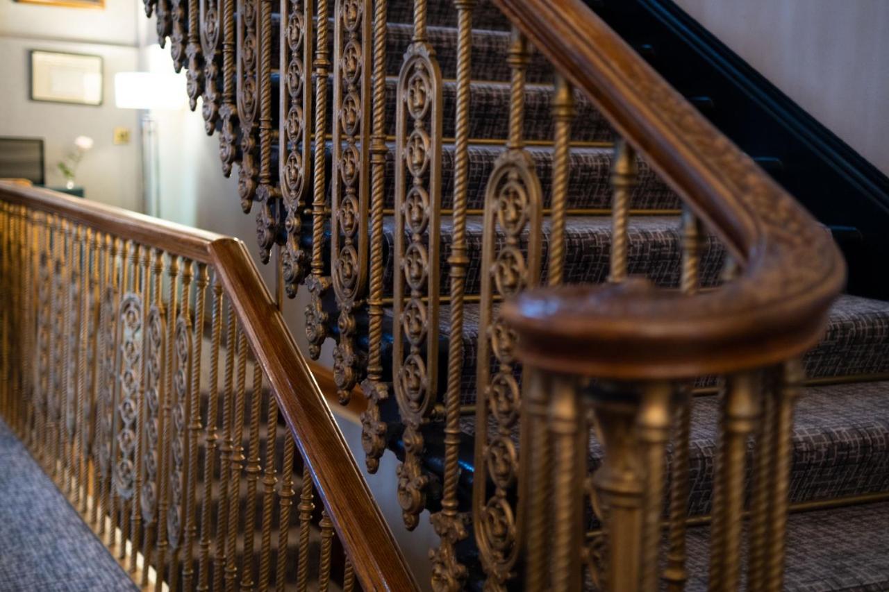 Отель Gem Strathmore 4*