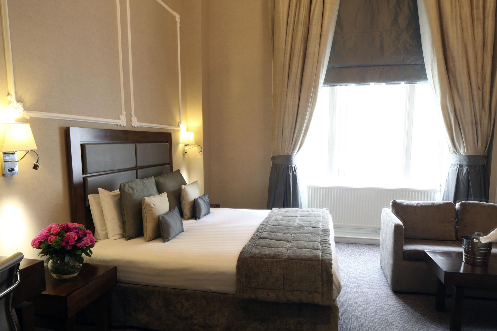 Отель Gem Strathmore 4*